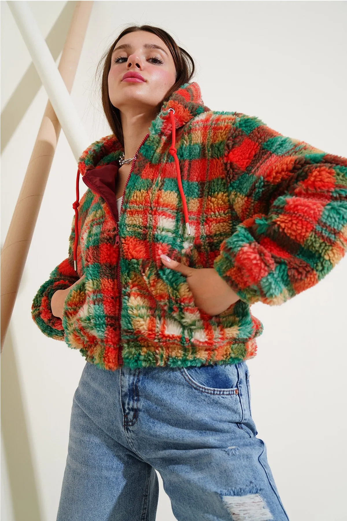 5193 kapüşonlu peluş crop ceket