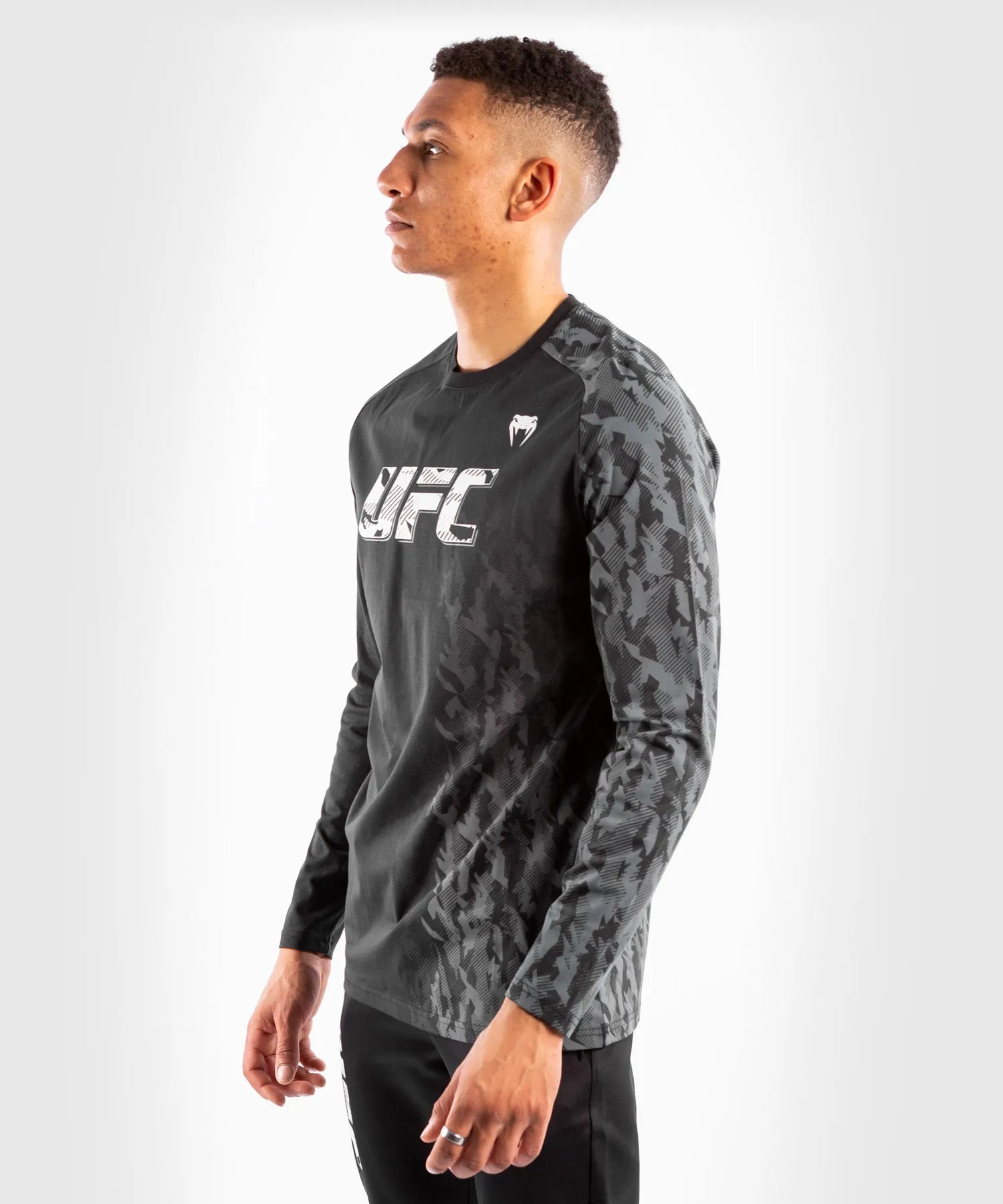 UFC Venum Authentic Fight Week Men's Long Sleeve T-shirt - Black