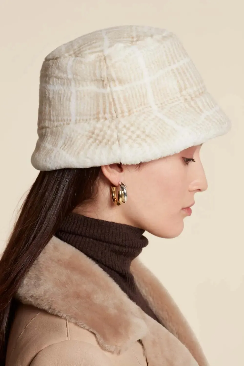 White mink hat
